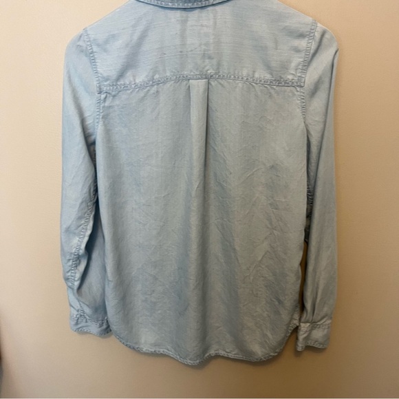 SO Perfect shirt lightweight denim like shirt button front pocket  button cuff - Picture 2 of 9